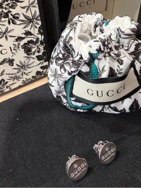 Gucci sterling silver Logo Round Stud Earrings NEW
